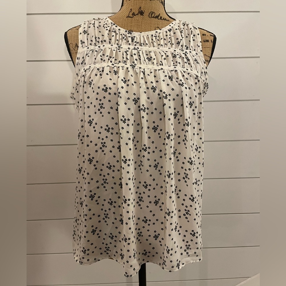 Ann Taylor LOFT - Sleeveless Ivory Floral Blouse - XS
